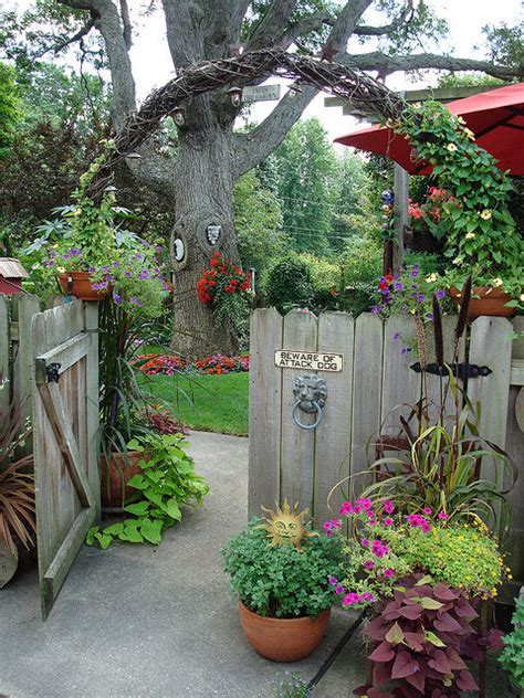 So there you are, 22 clever and creative garden ideas that will surely get your green thumb busy. 7 Incredibly Creative Flower Gardens | Blissfully Domestic