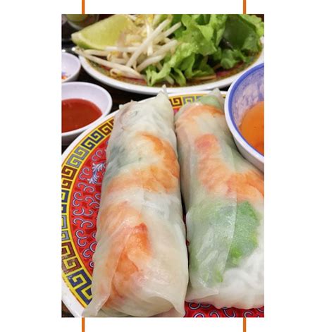 Spring rolls are a large variety of filled, rolled appetizers or dim sum found in east asian, south asian, middle eastern and southeast asian cuisine. Spring Roller Feuille Rouleau De Printemps Recettes ...