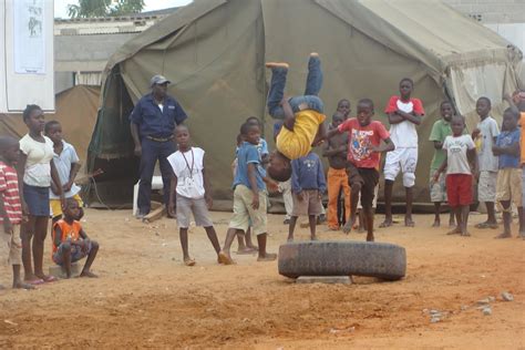 Um Tempo Em Angola E Por Outras Partes Do Mundo As Crianças De Luanda