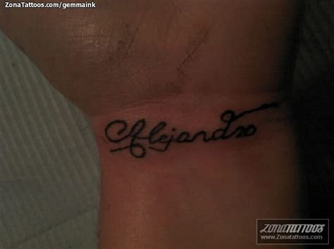 Tatuaje De Alejandro Letras Nombres