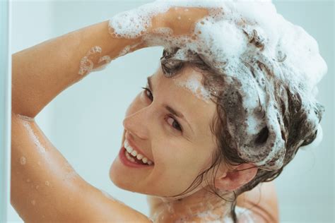 Mycie włosów w 6 prostych krokach - LifeTree.pl
