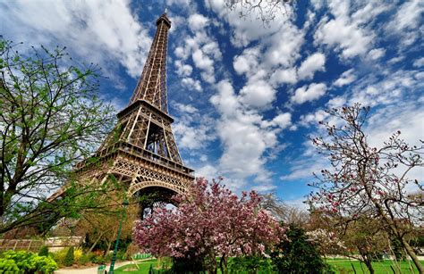 Wouldn't it be wonderful to be able to admire it in your own apartment? HD Eiffel Tower Wallpaper | PixelsTalk.Net
