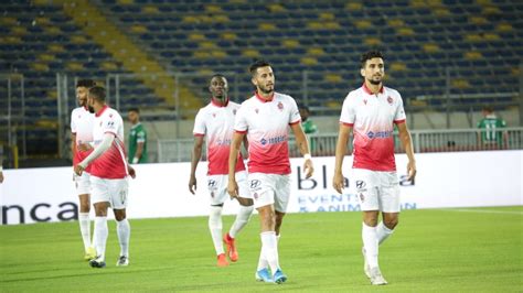 وليد الكرتي لاعب كرة قدم مغربي من مواليد 23 يوليو 1994 بمدينة خريبكة، يشغل مركز وسط ميدان هجومي بنادي الوداد الرياضي. غاموندي يُعيد غادارين والحسوني للتشكيل الرسمي أمام ر.بني ملال والكرتي أبرز الغائبين