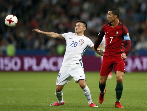 Born 17 april 1989) is a chilean footballer who plays as a midfielder for bayer leverkusen and the chilean national team. Charles Aránguiz: "Cada compañero tiene un corazón ...