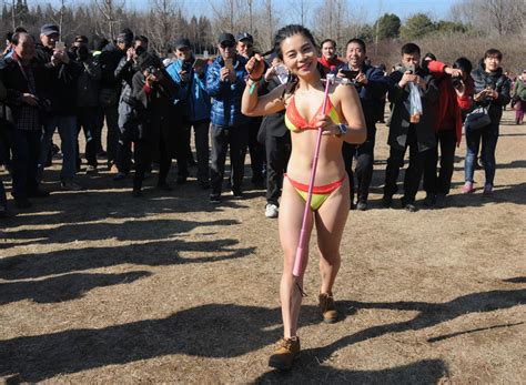 Reporter Steals The Show At Beijing Naked Run 1 Chinadaily Com Cn
