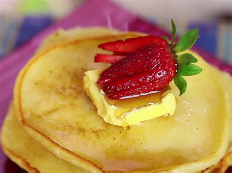 If this step takes longer than 30 seconds, don't crank up the heat on your stove as you'll burn the bottom and it won't flip well. How to Make Fluffy Pancakes: 14 Steps - wikiHow