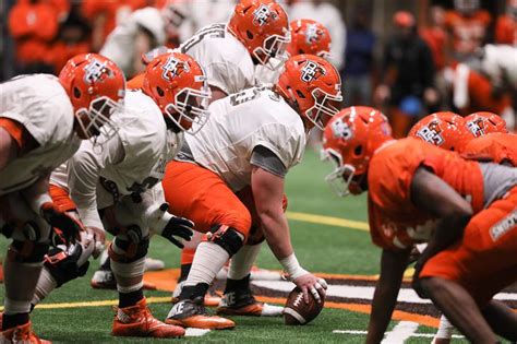 Bowling green is bustling with a diverse economy and community, schools, versatile housing, and a low crime rate. Doege looks comfortable leading Bowling Green football ...