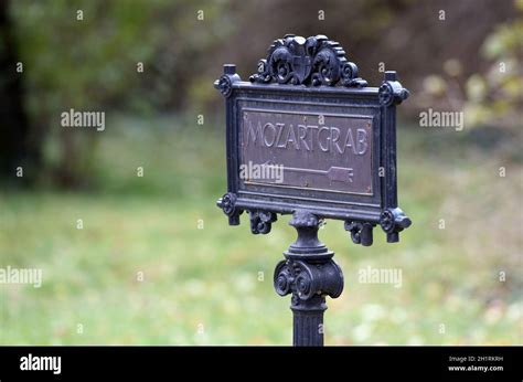 Das Grab Von Wolfgang Amadeus Mozart Auf Dem Friedhof St Marx In Wien