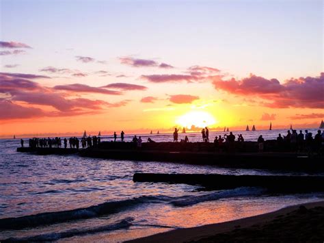 These are the Best Places to Eat in Honolulu | Travel Insider