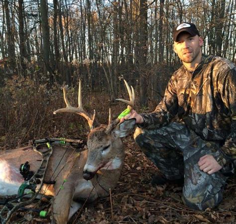 Mi Big Deer Blogger Shoots Biggest Bow Buck Big Deer