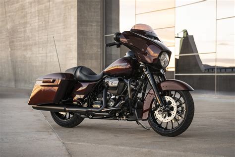 Before spending this time with the street glide, i always wondered how harley could justify asking nearly $30,000 for its touring bikes. 2018 Harley-Davidson Street Glide Special Review ...
