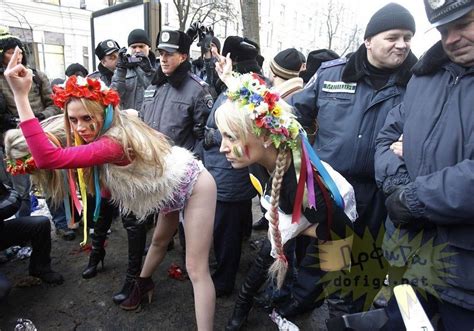 画像美女大国ウクライナで女の子が全裸で抗議を始め警察と大激突するワールドJニュース