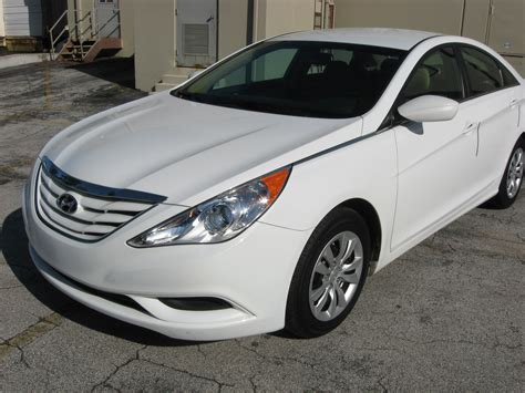The 2013 hyundai sonata has a panorama sunroof, which was previously standard on limited models, is now an option to reduce costs. 2013 Hyundai Sonata - Pictures - CarGurus