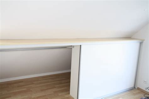 In solchen fällen kann ein einbausystem eine gute lösung sein, denn du kannst genau die abmessungen wählen, die für deinen raum am besten passen. Pin auf Slanted ceiling closet