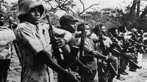 Guerra Civil Como Angola Foi Dividida Em 1975 Observador