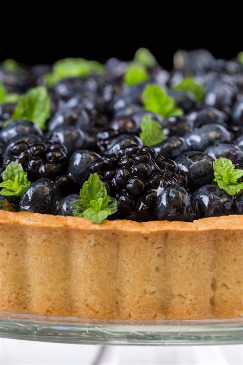 Apples, rhubarb, raspberries, strawberries, and either blackberries or blueberries. Lemon Cheesecake with Glazed Berries | The Café Sucre Farine