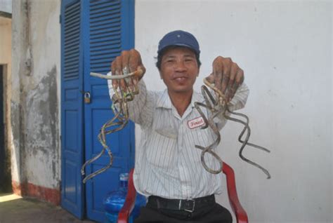 There needs to be more native american men on this because their long hair is to die for! The man with the longest fingernails in Vietnam - News ...