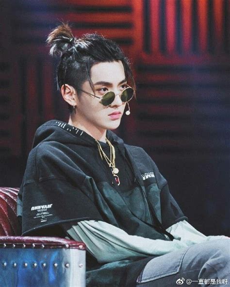 Dia tumbuh sebagai remaja yang memiliki kehidupan serba nyaman. Pin by irmayanti yanti on Kris wu | Kris exo, Kris wu ...