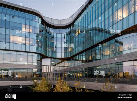 Exterior Of The Kellogg School Of Management At Northwestern University