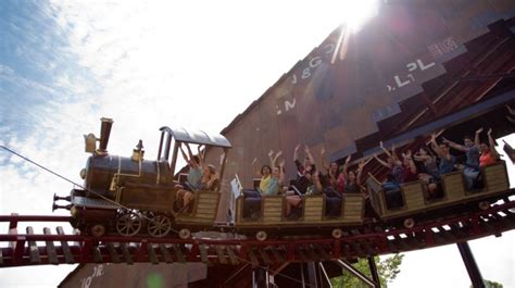 Descubre la diversión asegurada 🙌😷🤩 ven a disfrutar de la adrenalina bajo todas las ¡te esperamos! Fantasilandia inauguró nueva montaña rusa con miras a la temporada estival | soychile.cl