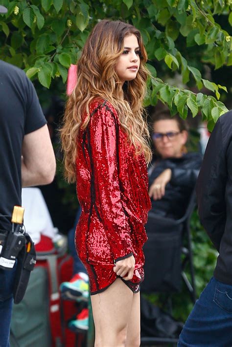 Selena gomez showed up to the 2016 met gala in new york city ready to have all eyes on her. SELENA GOMEZ on the Set of a Photoshoot in New York 06/03 ...