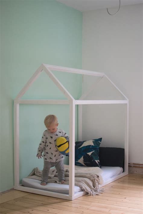 Bei dem bett ist das bettgestell die herausforderung. Hausbett selbst bauen | Bauanleitung für ein Kinder Floor Bed | Hausbett, Bettbezug, Bett