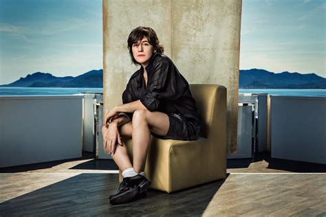 Yen Charlotte Gainsbourg Alb M Nerede Burada Playtu U