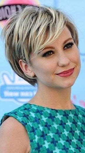 12 Simple Short Haircuts For Round Faces 2020