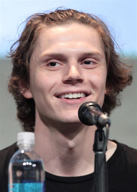 Evan Peters - Wikipedia