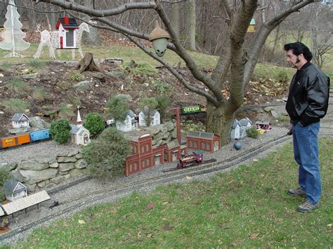 Want to compare train set scales? Garden Train Sets | Smalltowndjs.com