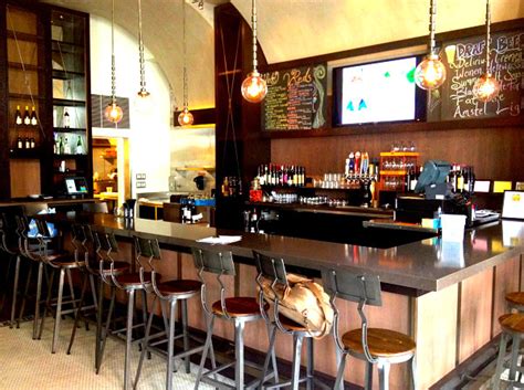 This month's top designs cover all things edible (and some drinkable)! 10 Inspiring Restaurant Bars With Modern Flair