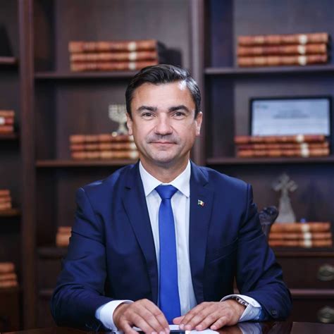Primarul iașului, mihai chirica, a fost atacat de un protestatar la evenimentele legate de marcarea zilei unirii principatelor de la iași. Primarul Iaşului, Mihai Chirica, a fost exclus din PSD
