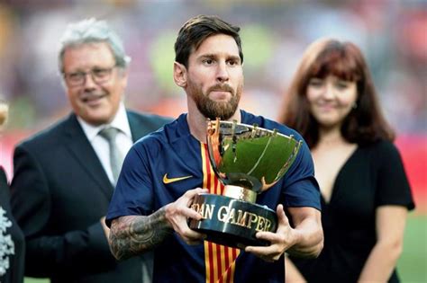 El actual trofeo joan gamper tiene un precedente en la copa gamper, un torneo que el club instituyó en 1913 en homenaje al fundador del club, tras dejar la presidencia. Otro trofeo Joan Gamper se va a la vitrina de Barcelona ...