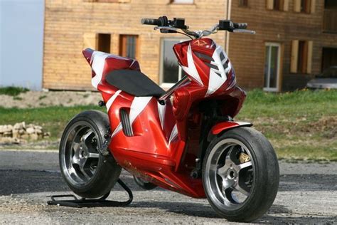 Thats A Pretty Nice Custom Scooter Aside From The Paint Job Yamaha