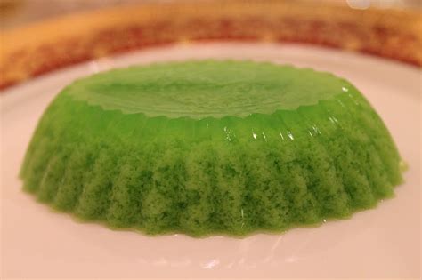 Coconut milk and pandan juice are cooked with agar agar powder and then pour into a mould and then chill layer by layer to form the beautiful green and white layers. Agar Agar Santan Pandan - Azie Kitchen