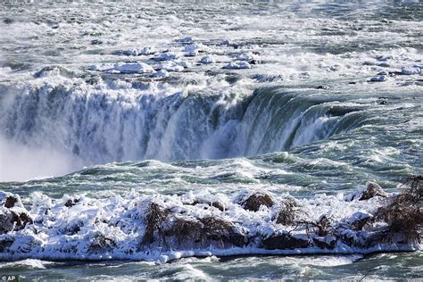 Niagara Falls Freezes Over As Deadly Polar Vortex Hits The Northeast Niagara Falls Niagara