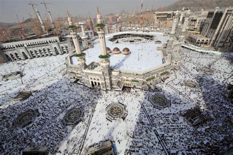Jemaah pada waktu itu memang diakui akan menggadaikan harta, tanah dan haiwan ternakan untuk ke mekah. Kumpulan Pertama Jemaah Haji Malaysia Bergerak Ke Mekah ...