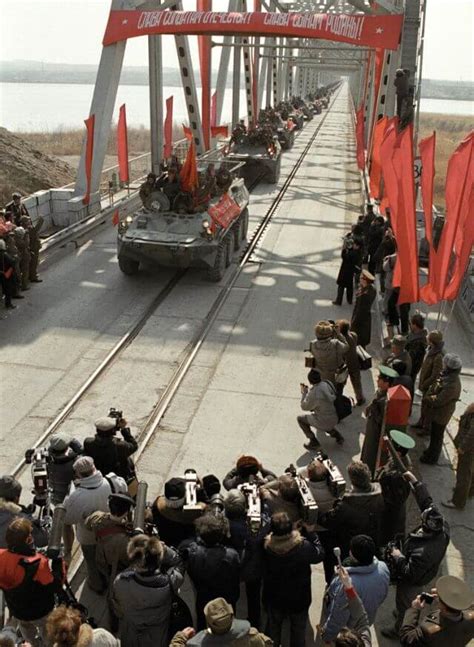 Афганская война (1979—1989) (пушту په افغانستان کې شوروی جګړه‎‎, перс. Вывод советских войск из Афганистана в 1989 году - фото и ...