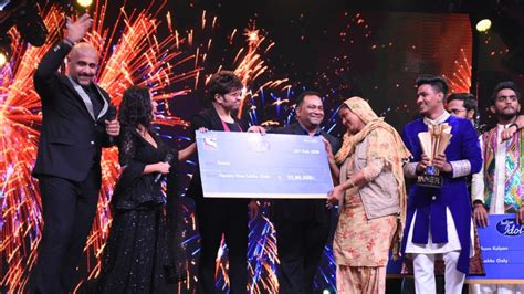 Sunny Hindustani Lifts Indian Idol 11 Winners Trophy Heres
