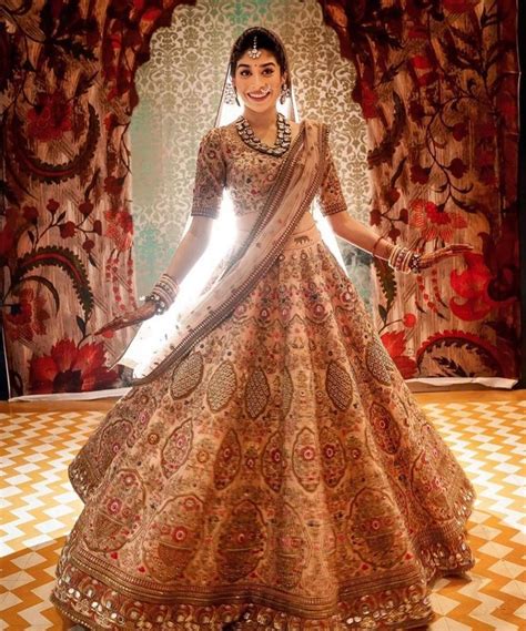 Pin By Srishti Kundra On Blushing Brides In 2020 Indian Bridal