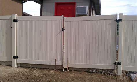 If your posts are steel, gate sagging may be caused by only loose bolts or nuts. Steel Frame Gates | Vinyl Fence Experts