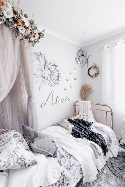 Roomtour Alexias Whimsical Grey Bedroom With Florals Kids
