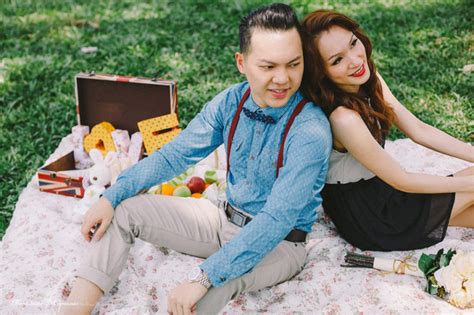 37 Stunning Summer Engagement Photo Ideas For Couples Who
