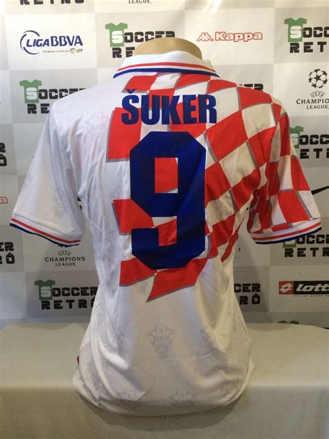 Por que craque do barcelona joga pela seleção da croácia apesar de ter nascido e defendido a suíça. Camisa Croacia Copa Do Mundo 1998 Suker 9 - R$ 269,00 em ...