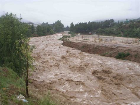 What scientific process causes flash floods to occur? Effects of Geologic Processes: Flash Floods: Effects of ...