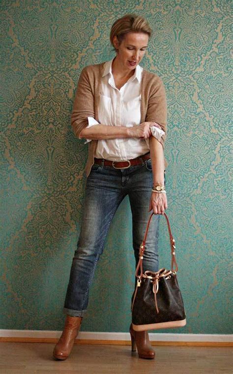 Casual Outfits For 50 Year Old Woman With 25 Elegant Ideas