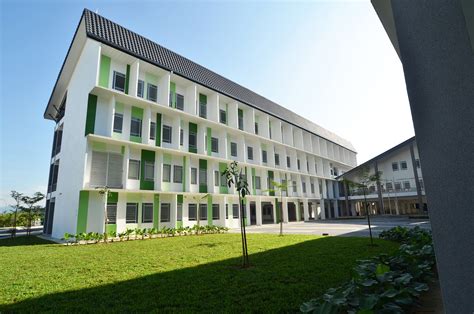 Smk seri bandar pontian, johor; Desa Mahkota School / Eleena Jamil Architect | ArchDaily