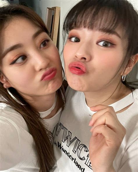 Jihyo And Jeongyeon Twice Jyp Ent Photo 43825012 Fanpop