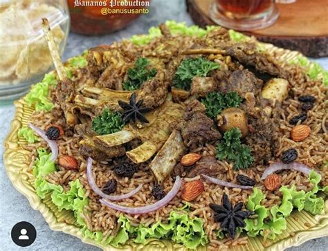 Nasi kebuli adalah sajian khas indonesia yang mendapatkan pengaruh budaya dari arab. 3 Resep Nasi Kebuli Khas Timur Tengah, Lezat dan Mudah Dibuat
