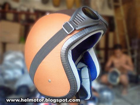 Seventy five is the retro cross helmet offering function, safety and comfort in combination with really nice design 👌. Helm Vespa Retro 76 ~ Helm Vespa
